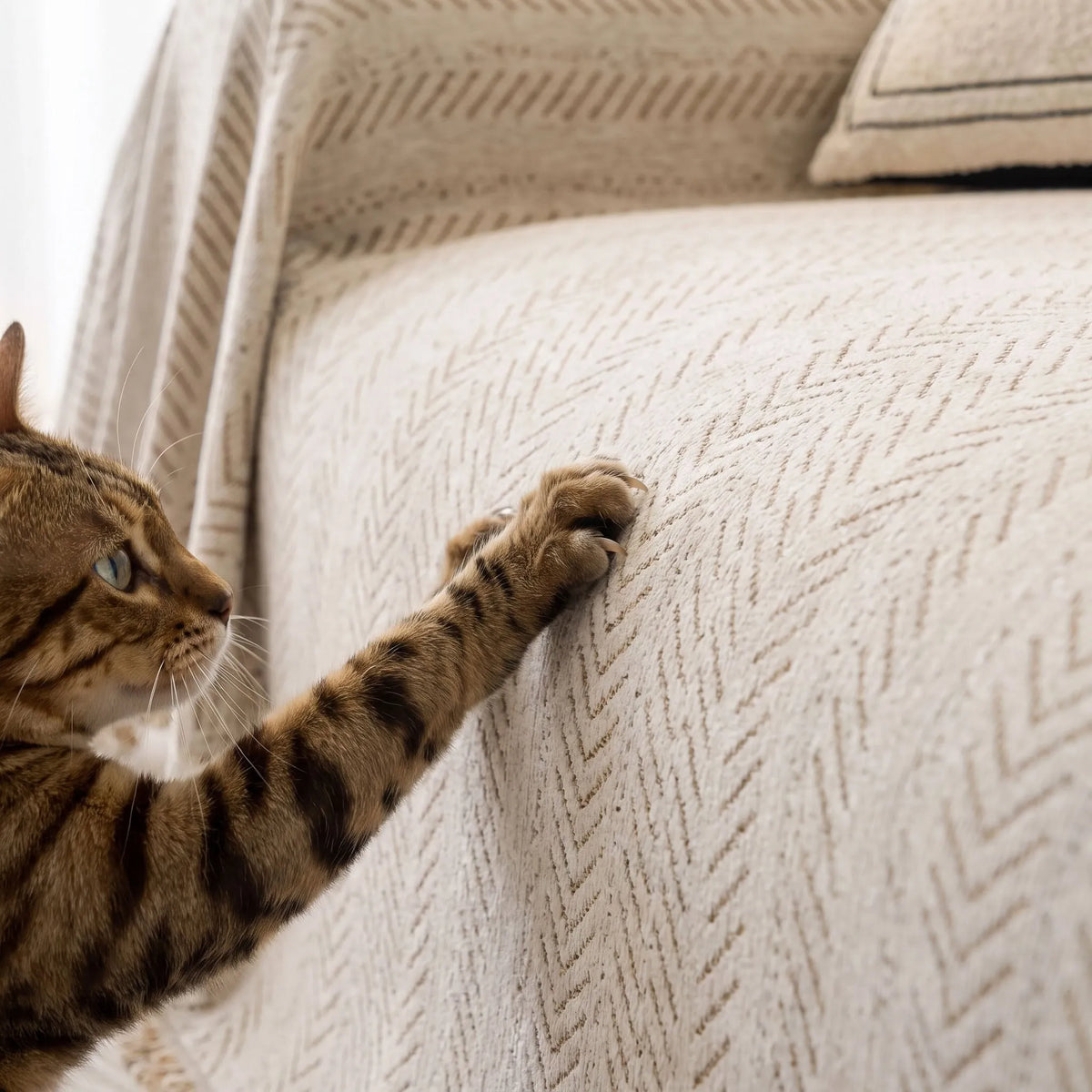 Anti-Scratch Herringbone Sofa Throw