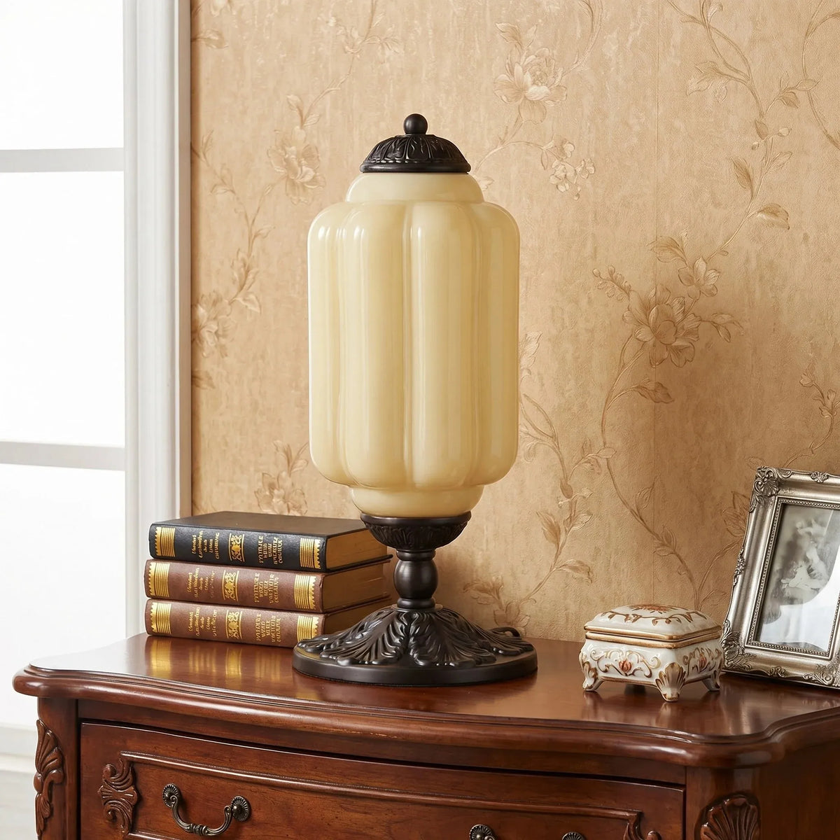 French Retro Petal Glass Lamp