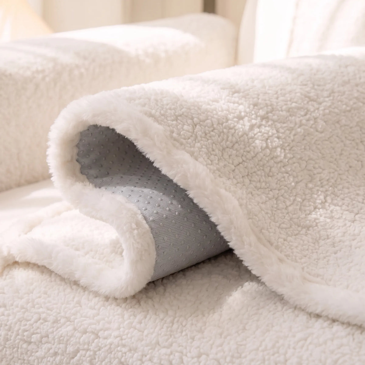 Scalloped Fleece Non-Slip Seat Cover