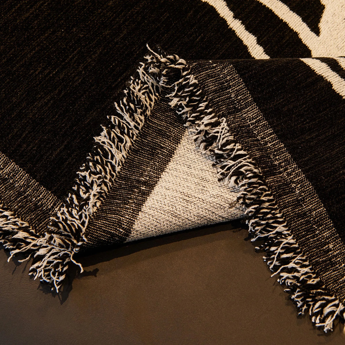 Wave Pattern Woven Sofa Throw